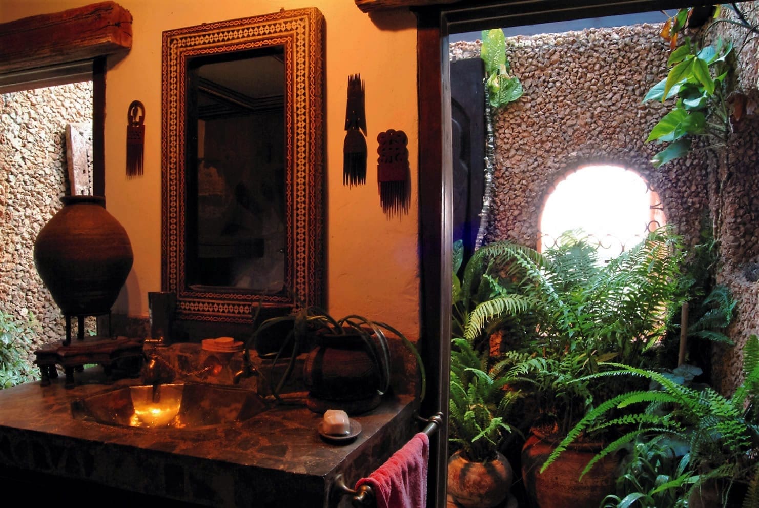 Lamu suite bathroom with interior garden.