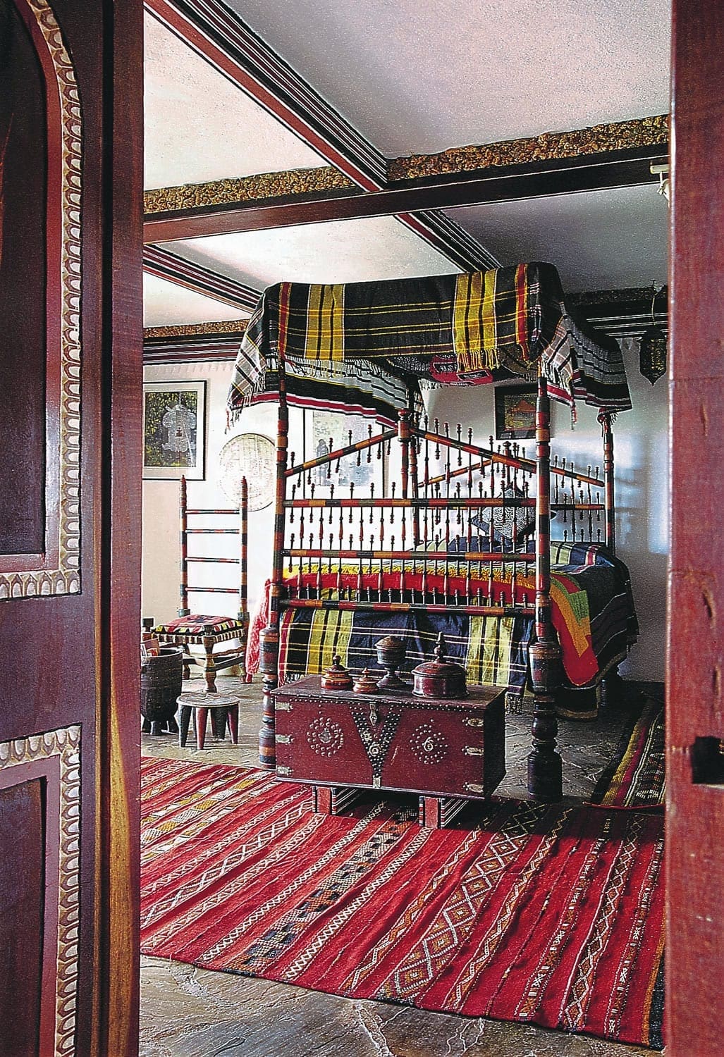 Lamu suite with 19th century Swahili bed.