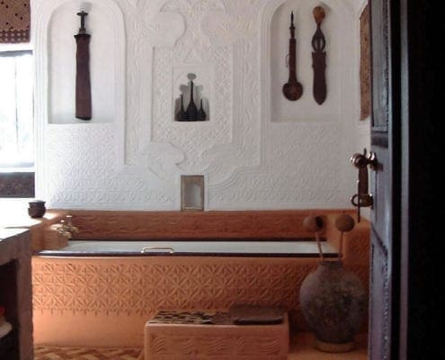 Bakuba suite bathroom with Swahili plaster work
